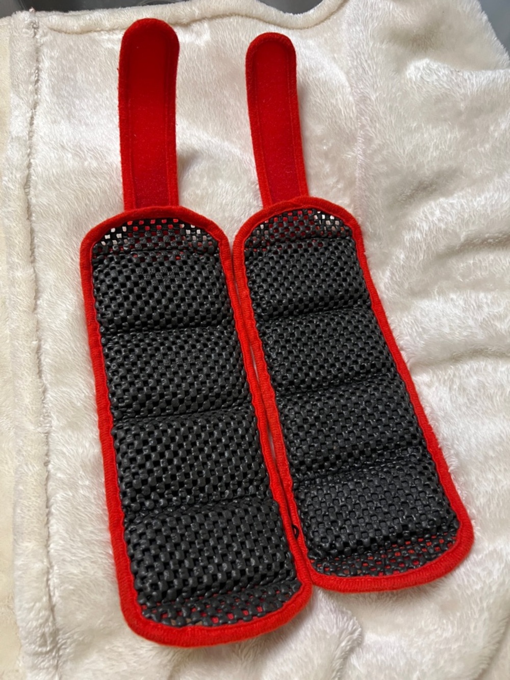BALLY TOTAL FITNESS 💪 PAIR BLACK/RED NYLON VELCRO 2-LB EACH WRIST/ANKLE WEIGHTS - Picture 3 of 6